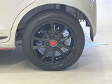 純正のアルミホイールで外観もかっこよく、燃費向上にも一役かっていますよ