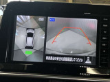 【アラウンドビューモニター】車を上から見下ろしているかのような映像で周囲の状況がひと目で確認、狭い駐車場に駐車するときも安心です♪