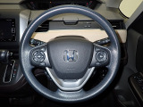 ハンドル左側にはオーディオ操作が出来るオーディオリモートコントロールスイッチ、右側にはHonda SENSINGとオートクルーズコントロールのスイッチを装備!