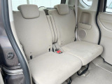 後部座席も気になるようなキズ・汚れやへたり等、大きなダメージはなく、良好な状態です。