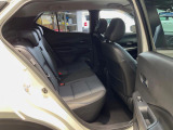 後部座席も気になるようなキズ・汚れやへたり等、大きなダメージはなく、良好な状態です。