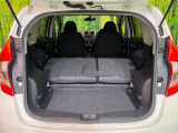 普段のお買い物や通勤、送迎等に十分な荷室スペースを確保しております。セカンドシートを倒すと、大きな荷物の積載も可能です♪
