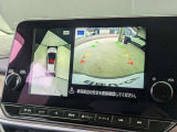 アラウンドビューモニター。上空から見下ろしているかのような映像を映し出して周囲を確認し、スムースな駐車をアシストします。