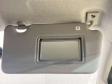 【運転席サンバイザー】鏡が付いているのでメイク直しなどにも便利★