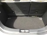 トランクスペースです☆いろいろな使用方法がありますね!シートを倒すと大きな荷物や長い荷物などたくさん積めますよ☆たくさんの荷物や思い出をこのMAZDA3に積んでください☆