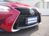 フロントフェイスはレクサスGS後期のFスポーツ仕様にカスタムされており、年式を感じされない1台となっております!