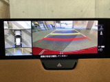 狭い場所での駐車やすれ違いなどでより的確な運転操作に役立つ360&deg;ビューモニターが装備されています。