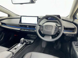 運転席まわりです。 各操作スイッチは使いやすい位置に配置されてます。