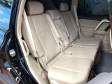 後部座席も気になるようなキズ・汚れやへたり等、大きなダメージはなく、良好な状態です。