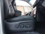 パワーシート搭載。微妙な調整が手軽にでき、ピッタリなポジションで運転することが可能です。