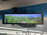 【デジタルルームミラー】後席の大きな荷物や同乗者で後方が確認しづらい時でも安心!カメラが撮影した車両後方の映像をルームミラー内に表示。クリアな視界で状況の確認が可能です!