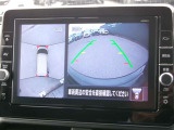 まるで上空から見下ろしているような感じで駐車が楽にできるインテリジェントアラウンドビューモニター!幅寄せが苦手な方でもサイドビューで確認することができますよ♪