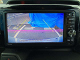 バックモニター搭載で駐車も安心。