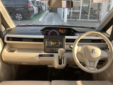 【運転席・インパネまわり】ハンドル・シート・フロアーなど隅々までプロによるクリーニング済み☆彡キレイな車内でドライブが一層快適にお楽しみいただけます!!