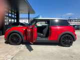 MINI NEXT 認定中古車では、選べる2つの保証プログラムや延長保証など、MINI NEXTオーナーの皆様に、より快適なMINIライフを楽しんでいただくためのユニークなサービスをご用意しております。