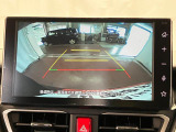【バックカメラ】 駐車時に車両後方の様子を見ることができるので、運転の不安を軽くします。