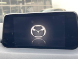 【マツダコネクト】車内の雰囲気にマッチしたディスプレイ。スマホ接続でのナビ使用やBluetooth再生等、様々な機能が楽しめます。直感的なダイヤル操作が可能で、使い勝手も良好です。