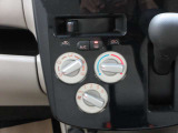 エアコン装備されています。車内の温度を調整して、より快適にお過ごしいただけます。