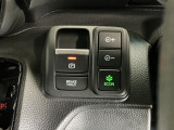 パーキングブレーキはスマートな電子制御式と合わせて渋滞時等にブレーキペダルから足を離しても停車状態を保持してくれるオートブレーキホールド機能で運転が楽になります。スタートはアクセルペダルを踏むだけ