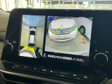空から見たような映像で駐車ができるアラウンドビューモニター。ひと目でわかるセンサーに前後の衝突被害軽減ブレーキ付き。