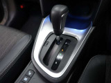 CVT(無段変速)のオートマチックです。フロアシフトがとても使い易いです。また高燃費に貢献するのもこのオートマチックです(*^_^*)