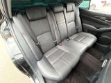後部座席も気になるようなキズ・汚れやへたり等、大きなダメージはなく、良好な状態です。