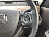 Hondaセンシングの機能のひとつ、アダプティブクルーズコントロール付!アクセルから足を離しても設定したスピードと前車との車間を保ち走行してくれます!車線維持もアシスト☆高速道路で疲労軽減ですね☆