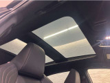 メーカーオプションの調光ルーフ付いてます!