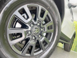 【純正アルミホイール】外観にマッチした純正アルミホイールを装着しております。各種社外アルミホイールや、スタッドレスタイヤも取扱いしております。是非ご相談ください♪