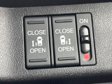 【両側パワースライドドア】スマートキーや運転席のスイッチで後席両側スライドドアの開閉が可能♪電動だから力を入れてドアを開ける必要が無く、小さなお子様でも簡単に開け閉めでき快適です♪