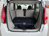 シートを両側たおすとさらに広々空間へ!これならよりたくさんのお荷物が載せられて便利です☆