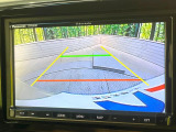 【バックカメラ】駐車時に後方がリアルタイム映像で確認できます。大型商業施設や立体駐車場での駐車時や、夜間のバック時に大活躍!運転スキルに関わらず、今や必須となった装備のひとつです!