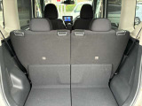 後部座席を倒すと、広々空間♪荷物もたくさん収納可能です!