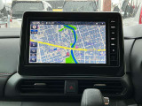 大画面9インチナビは視認性が良いですね!音声案内やリアルタイム交通情報など、運転を助ける多彩な機能を備え、安全・快適なドライブをサポートします。Bluetooth連携でハンズフリー通話も可能です!