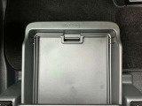 助手席シート下などたくさんの収納スペース付きです。