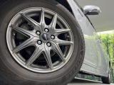 【15インチアルミホイール】外観にマッチしたアルミホイールを装着しております。各種アルミホイールや、スタッドレスタイヤも取扱いしております。是非ご相談ください♪
