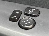 【電動格納ミラー】サイドミラーは電動格納式となっており、狭い駐車場でもキズがつくリスクを抑えられます。