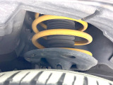 【ダウンサス】ローダウン済みのお車で、スタイリッシュな見た目となっております。車両の重心が下がる事で、走行時の安定性も向上します♪