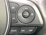 【レーダークルーズコントロール】高速道路での長距離走行が楽に!!自動で速度を保つクルーズコントロールが、衝突軽減システムと連携し、前方の車両を感知して車間を保つように速度調節してくれます!!