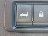 【パワーバックドア】スマートキーや運転席のボタンを押すだけでリアゲートが自動で開閉します!荷物を持っている時や、高い位置にあるバックドアを閉める際に便利な機能です♪