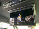 【フリップダウンモニター】大画面モニターで後席でもエンタメをお楽しみいただけます。小さなお子様にも大人気の装備です♪