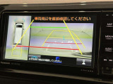後方の見える安心をお届けするバックガイドモニター付:バックするときのアシストラインもあって楽々バック!車庫入れや縦列駐車をサポートし、苦手な駐車も安心です!今やもう手放せない装備ですネ♪