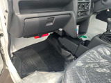 フロアマットも綺麗にクリーニングして納車しております!