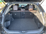 【トランク】積み込みやすくて、たっぷり積める荷室です。シートアレンジできるものは、乗車人数と荷物の量や大きさによってシートを動かすことができるので、より快適なドライブが可能です!