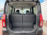 普段のお買い物や通勤、送迎等に十分な荷室スペースを確保しております。セカンドシートを倒すと、大きな荷物の積載も可能です♪
