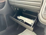 グローブボックスです!車内の収納力もある車です!