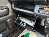 グローブボックスです!車内の収納力もある車です!
