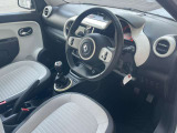 運転席とても綺麗な状態となっております。