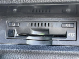 【ETC】有料道路を利用する際に料金所で停止することなく通過できる、ETC車載器(ノンストップ自動料金収受システム機器)が装備されています。セットアップを行うことで利用可能になります。