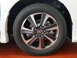 純正アルミは精度が高く、走行安定性・デザイン性ともに優れています!!